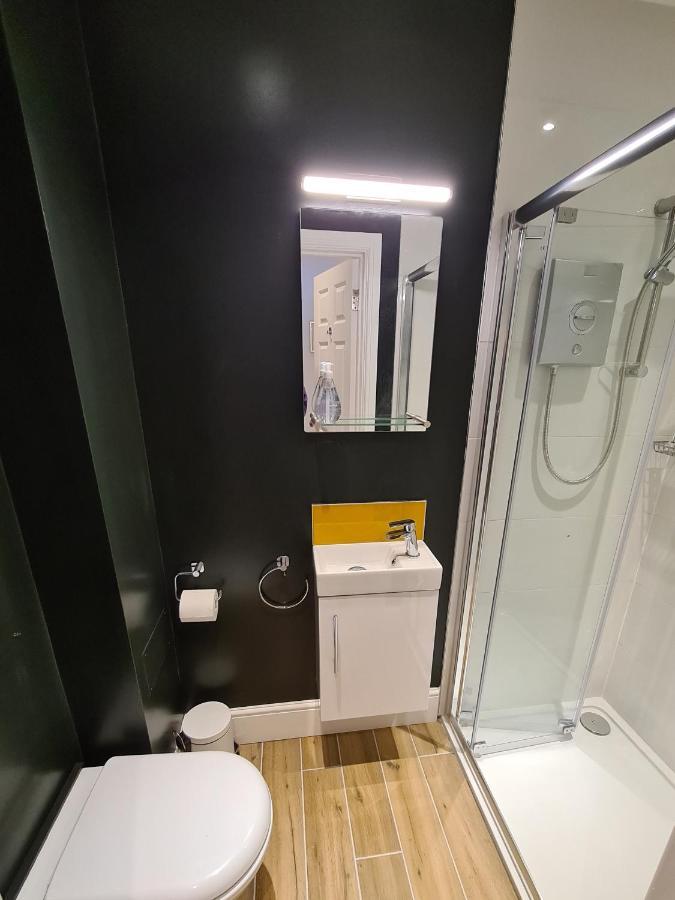 The Taylor Suite - Stunning 2-Ensuite Beds, Cathedral View Roof Garden Труро Экстерьер фото