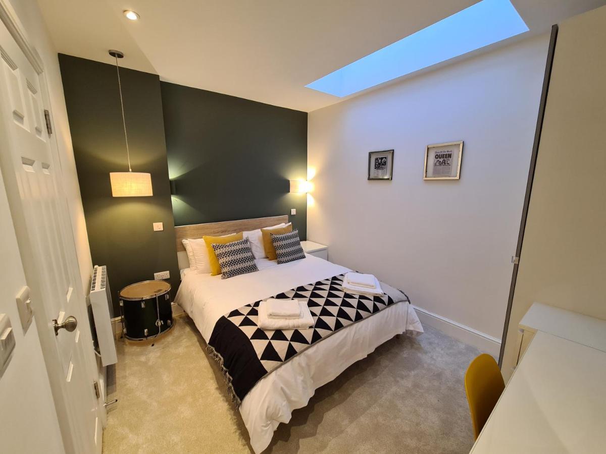 The Taylor Suite - Stunning 2-Ensuite Beds, Cathedral View Roof Garden Труро Экстерьер фото
