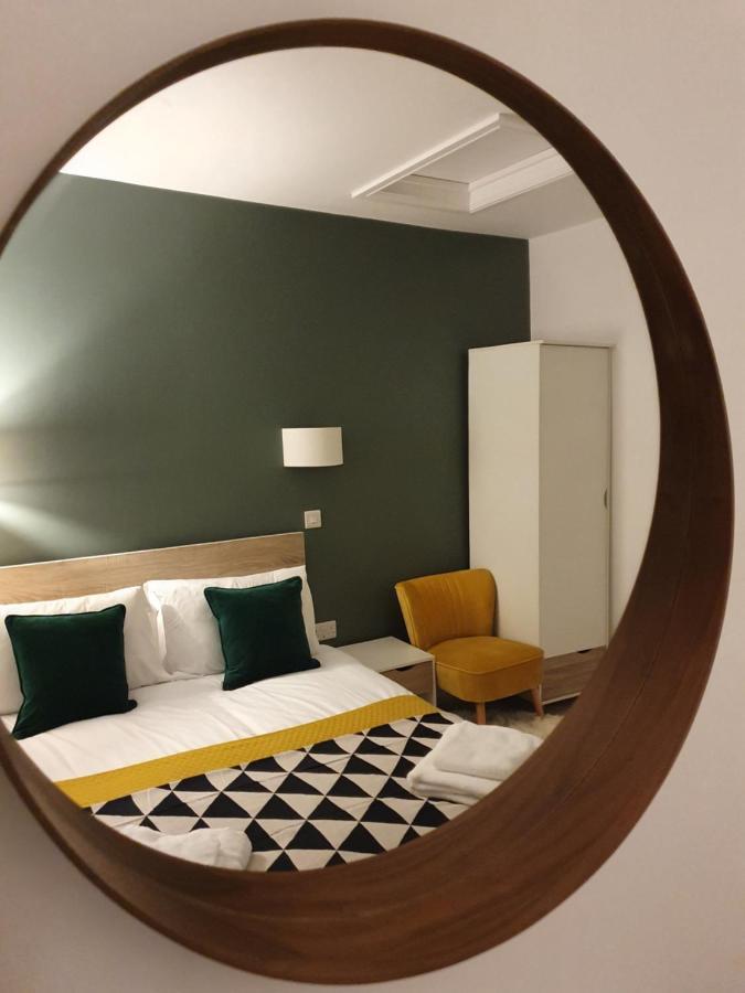 The Taylor Suite - Stunning 2-Ensuite Beds, Cathedral View Roof Garden Труро Экстерьер фото