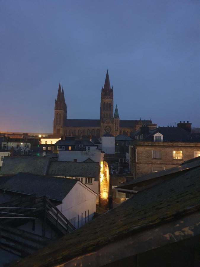 The Taylor Suite - Stunning 2-Ensuite Beds, Cathedral View Roof Garden Труро Экстерьер фото