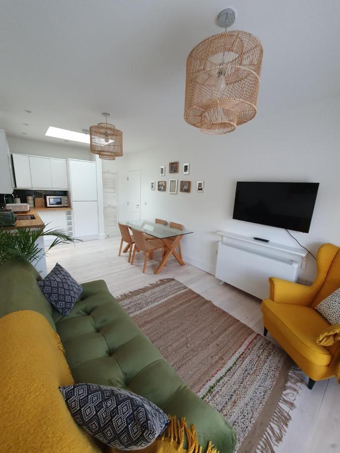The Taylor Suite - Stunning 2-Ensuite Beds, Cathedral View Roof Garden Труро Экстерьер фото